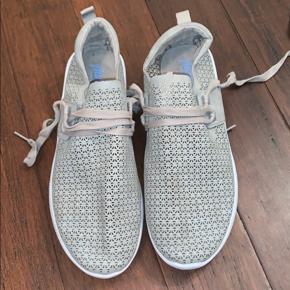 Austin tennis shoes size 10 badge and Gray color